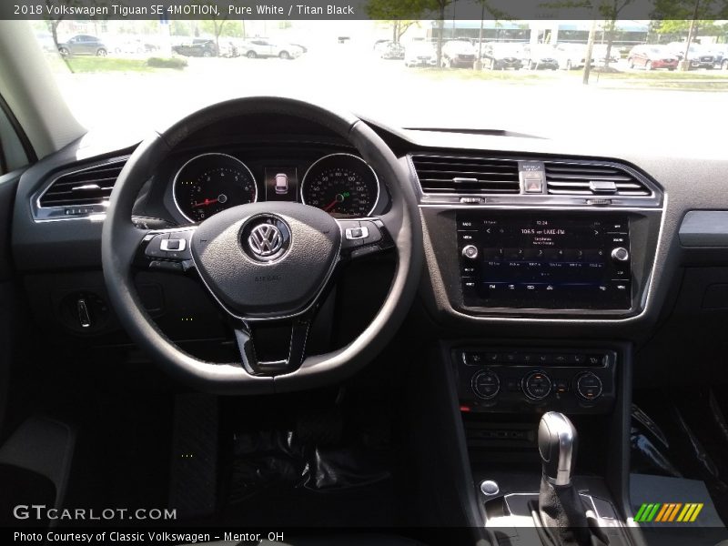 Pure White / Titan Black 2018 Volkswagen Tiguan SE 4MOTION