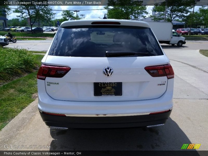 Pure White / Titan Black 2018 Volkswagen Tiguan SE 4MOTION