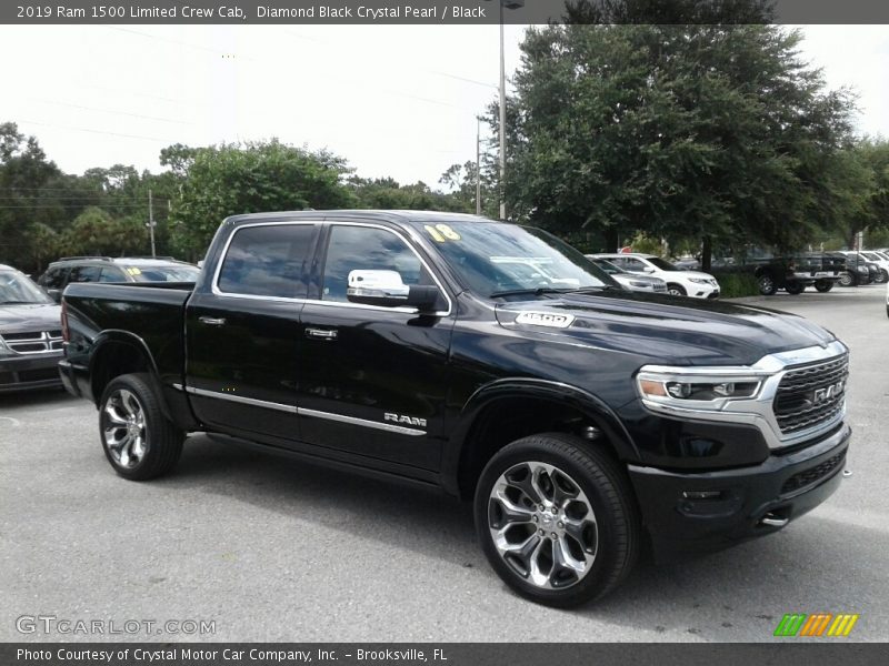 Front 3/4 View of 2019 1500 Limited Crew Cab