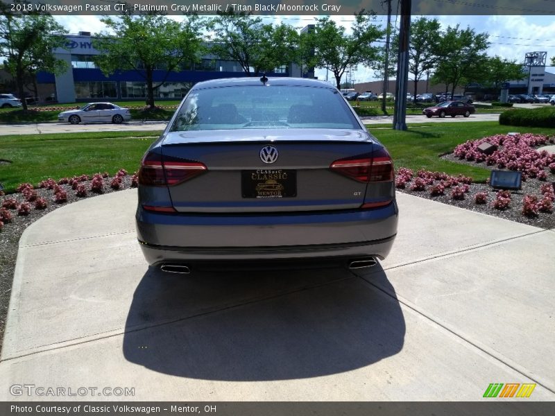 Platinum Gray Metallic / Titan Black/Moonrock Gray 2018 Volkswagen Passat GT