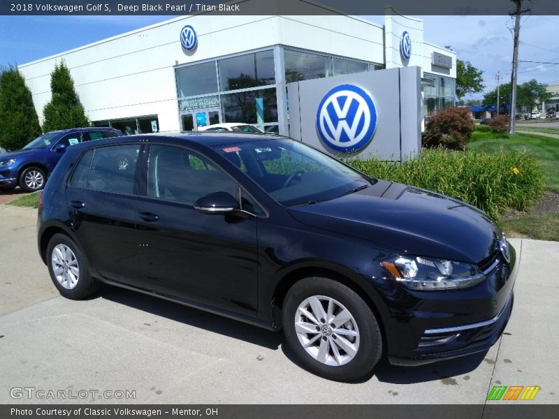 Deep Black Pearl / Titan Black 2018 Volkswagen Golf S