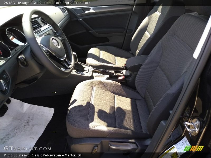 Deep Black Pearl / Titan Black 2018 Volkswagen Golf S