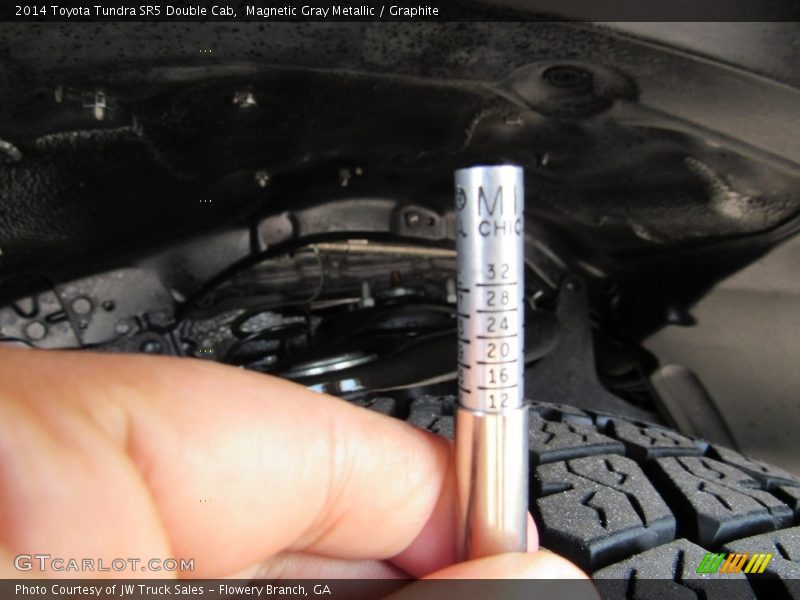Magnetic Gray Metallic / Graphite 2014 Toyota Tundra SR5 Double Cab