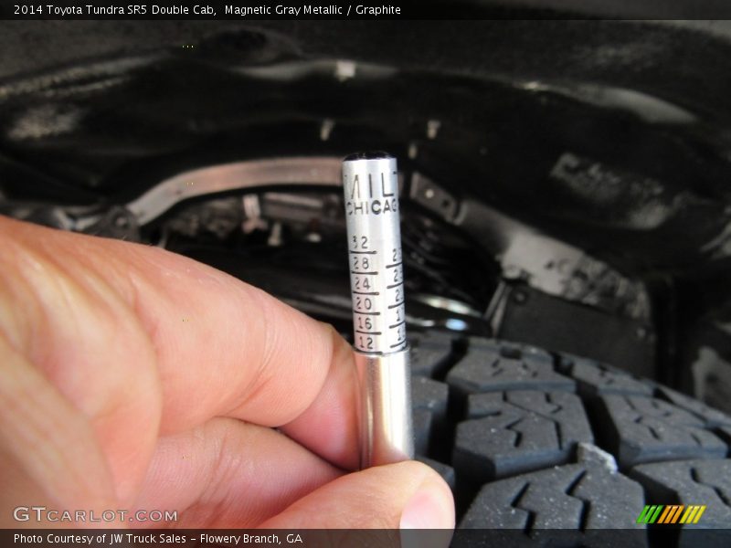 Magnetic Gray Metallic / Graphite 2014 Toyota Tundra SR5 Double Cab