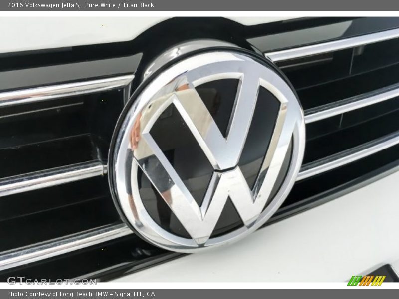 Pure White / Titan Black 2016 Volkswagen Jetta S