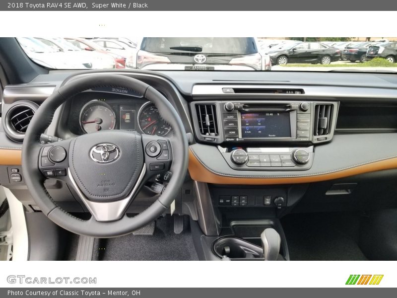 Super White / Black 2018 Toyota RAV4 SE AWD