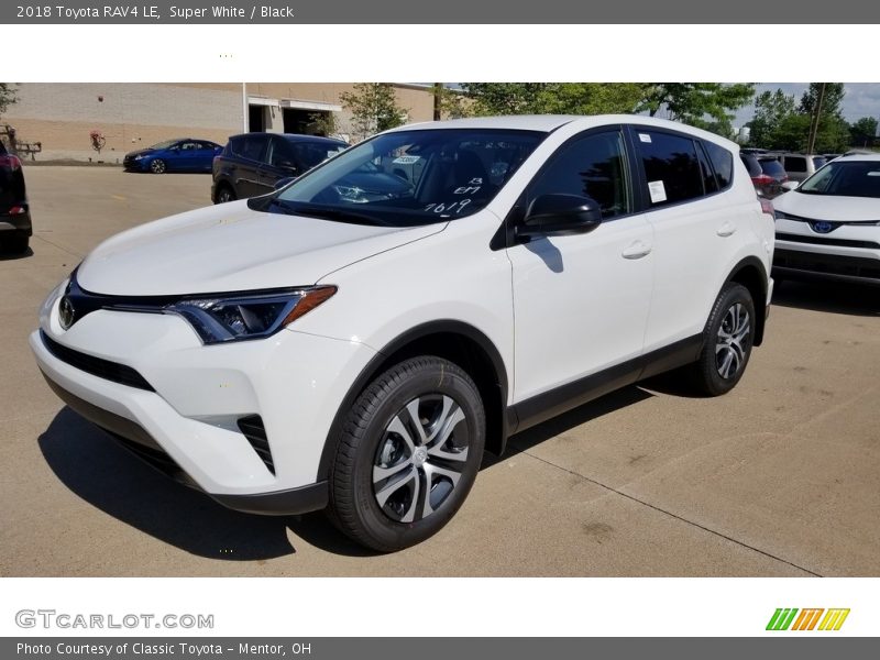 Super White / Black 2018 Toyota RAV4 LE