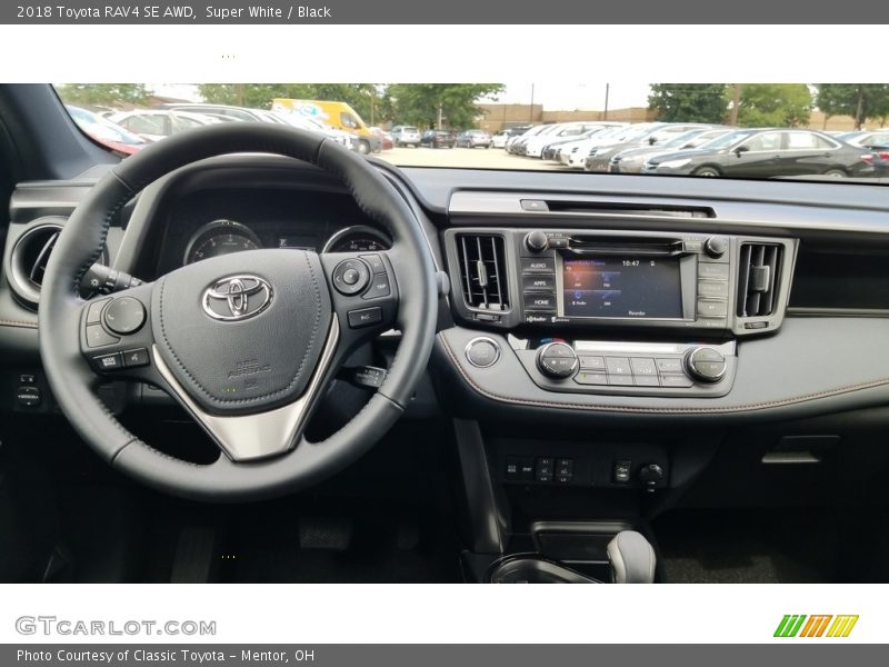 Super White / Black 2018 Toyota RAV4 SE AWD