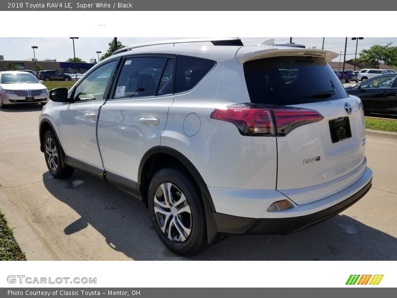 Super White / Black 2018 Toyota RAV4 LE