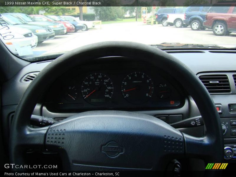 Super Black / Charcoal Black 1999 Nissan Maxima GXE