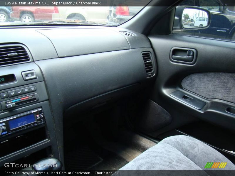 Super Black / Charcoal Black 1999 Nissan Maxima GXE
