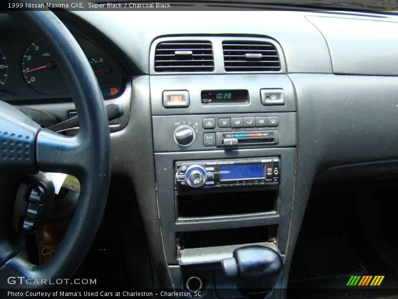 Super Black / Charcoal Black 1999 Nissan Maxima GXE