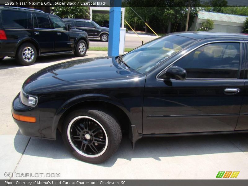 Super Black / Charcoal Black 1999 Nissan Maxima GXE