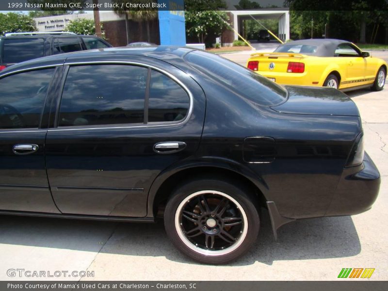 Super Black / Charcoal Black 1999 Nissan Maxima GXE