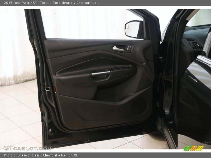 Tuxedo Black Metallic / Charcoal Black 2015 Ford Escape SE