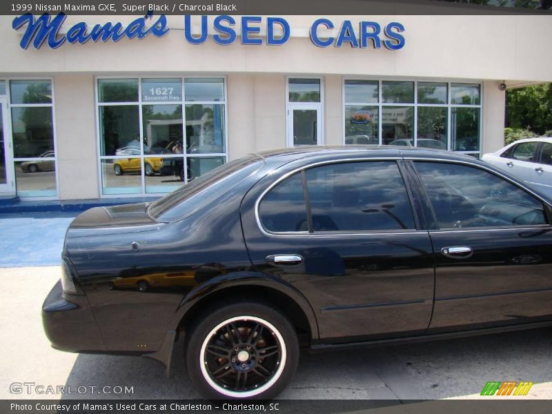 Super Black / Charcoal Black 1999 Nissan Maxima GXE