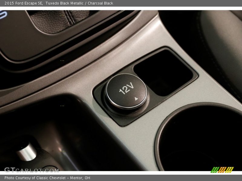 Tuxedo Black Metallic / Charcoal Black 2015 Ford Escape SE