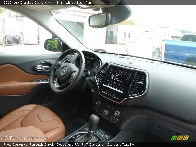 Bright White / Black/Tan 2019 Jeep Cherokee Overland 4x4