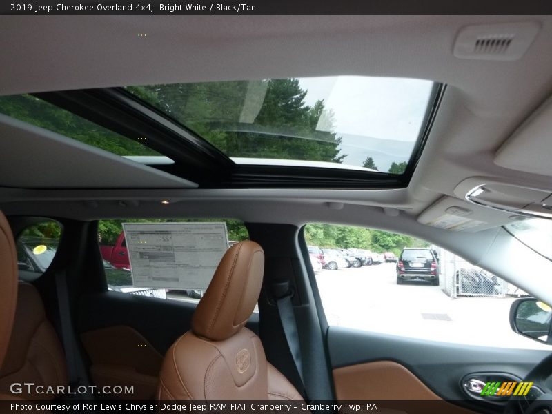 Sunroof of 2019 Cherokee Overland 4x4