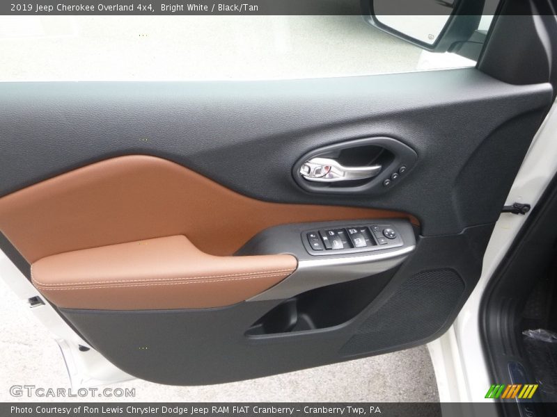 Door Panel of 2019 Cherokee Overland 4x4