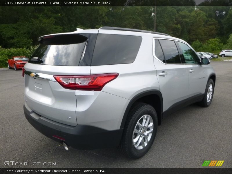 Silver Ice Metallic / Jet Black 2019 Chevrolet Traverse LT AWD