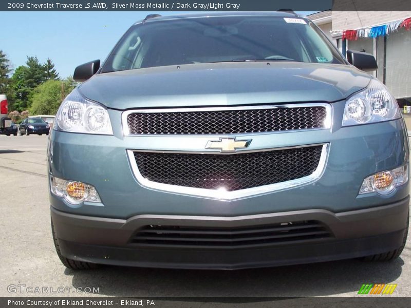 Silver Moss Metallic / Dark Gray/Light Gray 2009 Chevrolet Traverse LS AWD