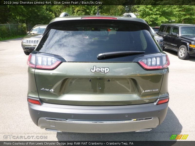 Olive Green Pearl / Black/Ski Grey 2019 Jeep Cherokee Limited 4x4