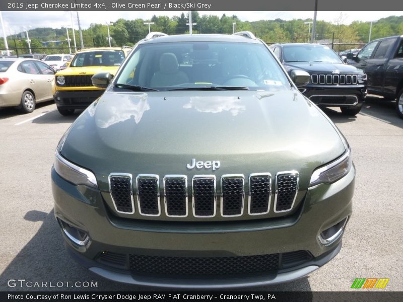 Olive Green Pearl / Black/Ski Grey 2019 Jeep Cherokee Limited 4x4