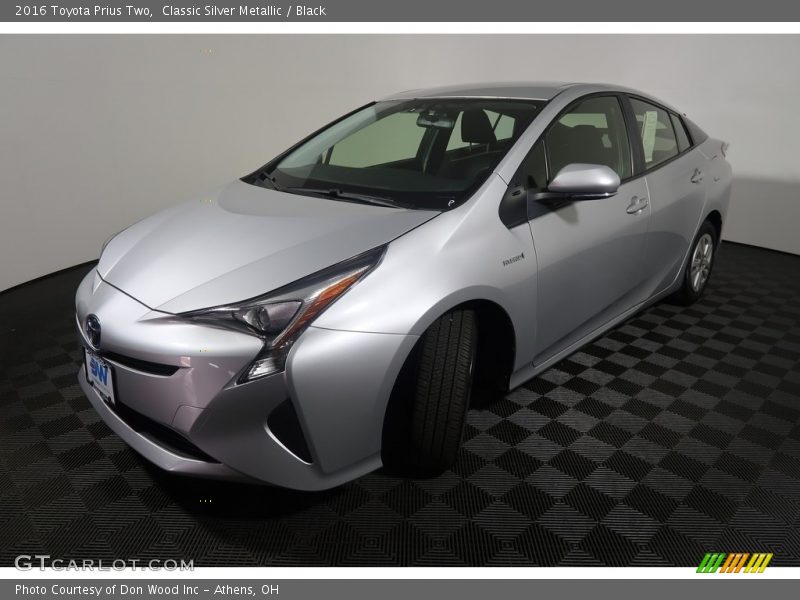 Classic Silver Metallic / Black 2016 Toyota Prius Two