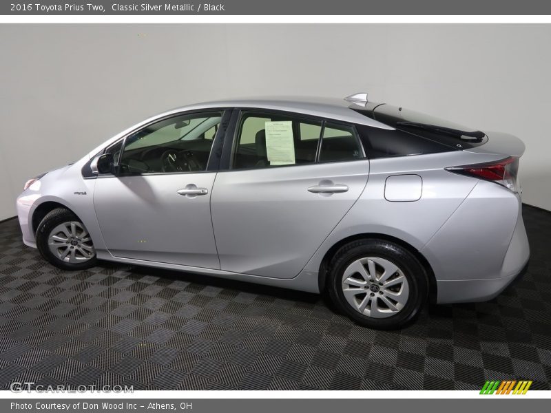 Classic Silver Metallic / Black 2016 Toyota Prius Two