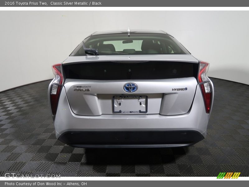 Classic Silver Metallic / Black 2016 Toyota Prius Two