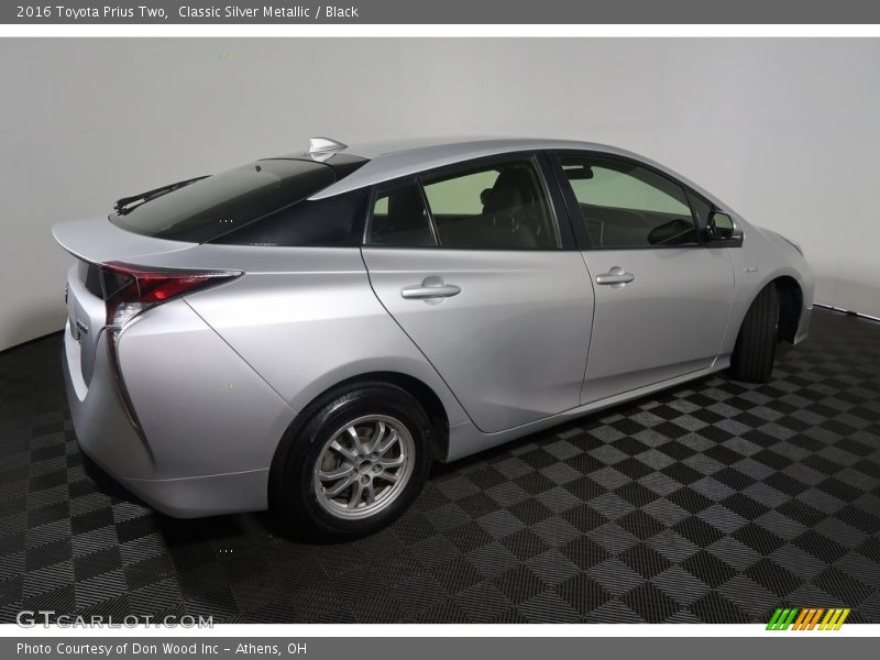 Classic Silver Metallic / Black 2016 Toyota Prius Two