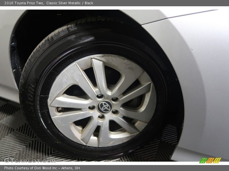 Classic Silver Metallic / Black 2016 Toyota Prius Two