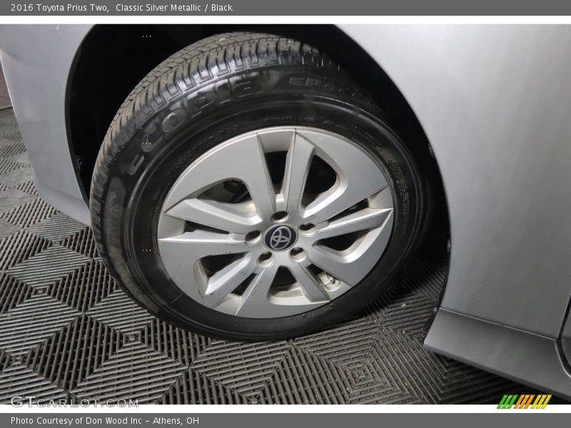 Classic Silver Metallic / Black 2016 Toyota Prius Two