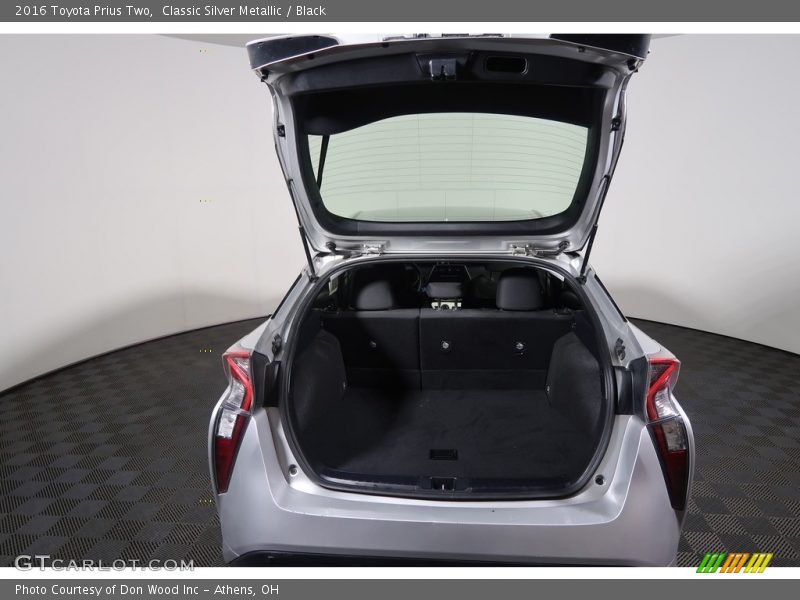 Classic Silver Metallic / Black 2016 Toyota Prius Two