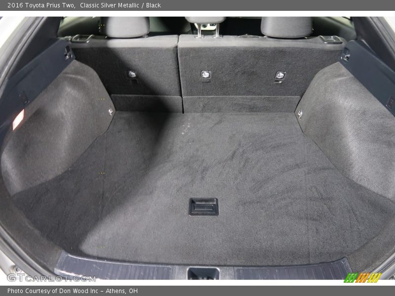 Classic Silver Metallic / Black 2016 Toyota Prius Two