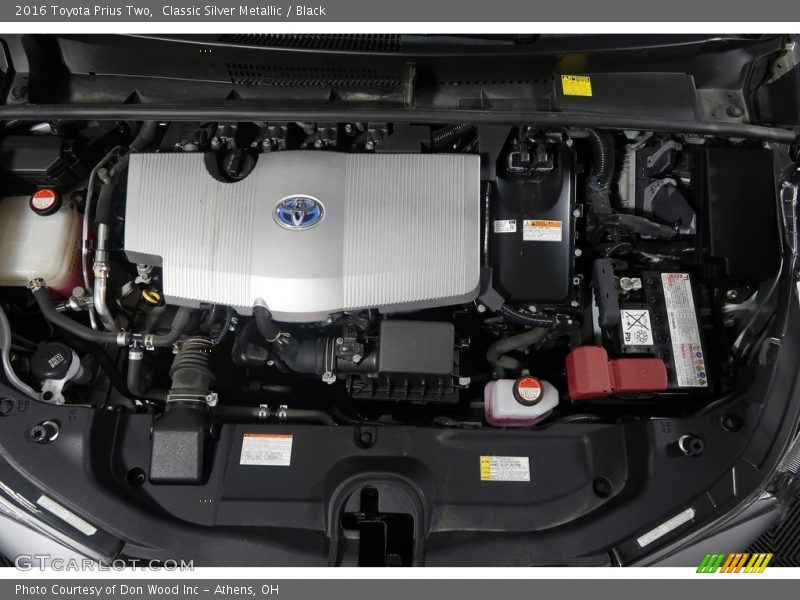 Classic Silver Metallic / Black 2016 Toyota Prius Two