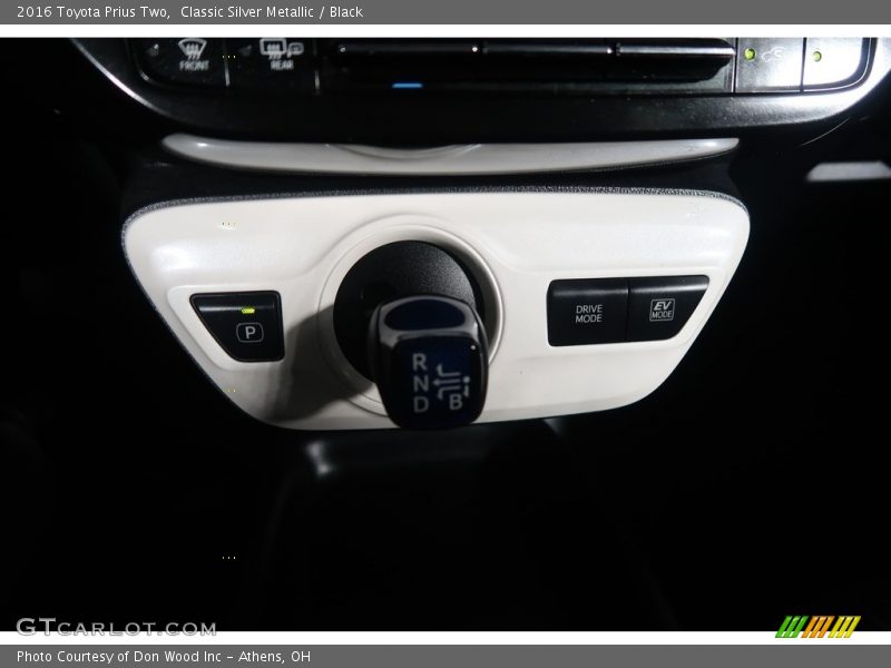 Classic Silver Metallic / Black 2016 Toyota Prius Two