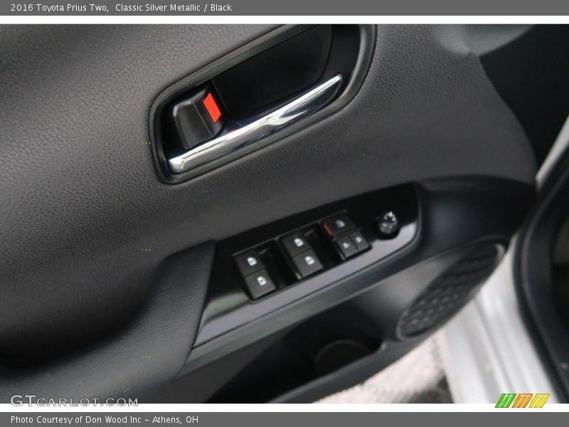 Classic Silver Metallic / Black 2016 Toyota Prius Two