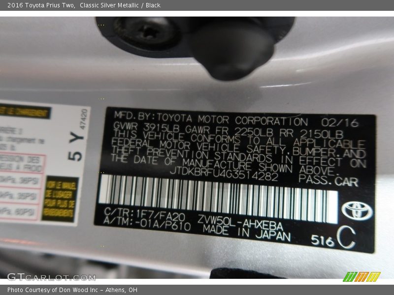 Classic Silver Metallic / Black 2016 Toyota Prius Two