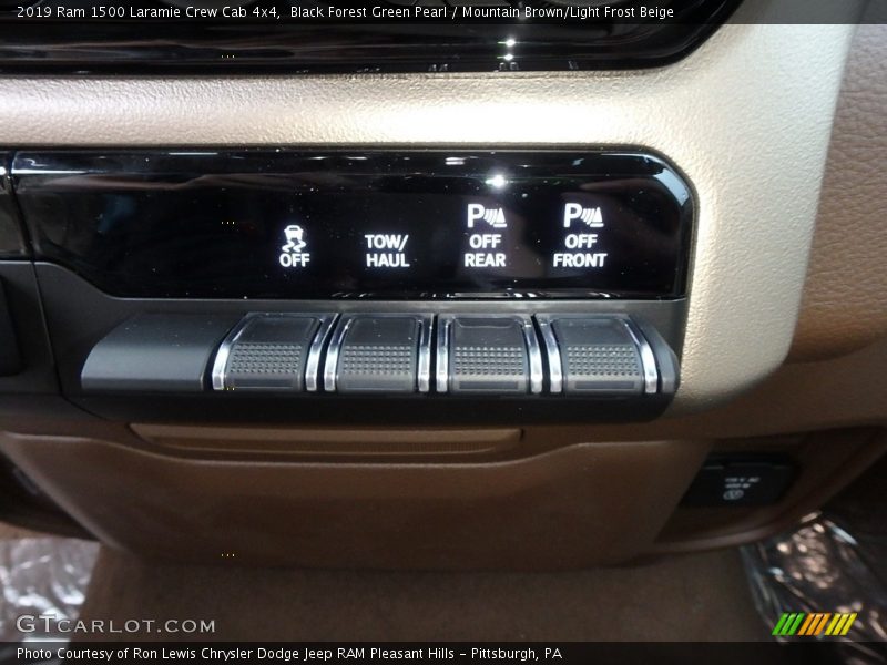 Black Forest Green Pearl / Mountain Brown/Light Frost Beige 2019 Ram 1500 Laramie Crew Cab 4x4