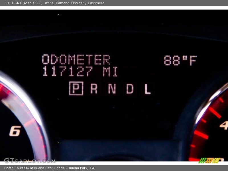 White Diamond Tintcoat / Cashmere 2011 GMC Acadia SLT