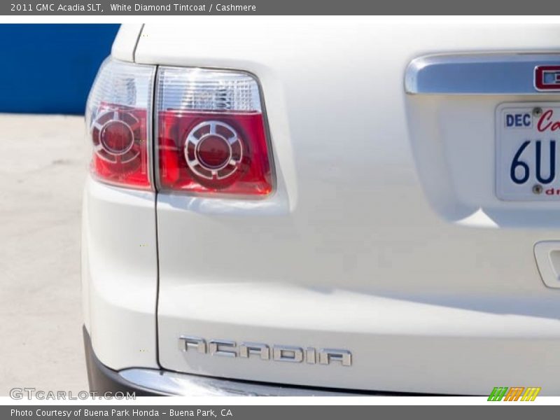 White Diamond Tintcoat / Cashmere 2011 GMC Acadia SLT