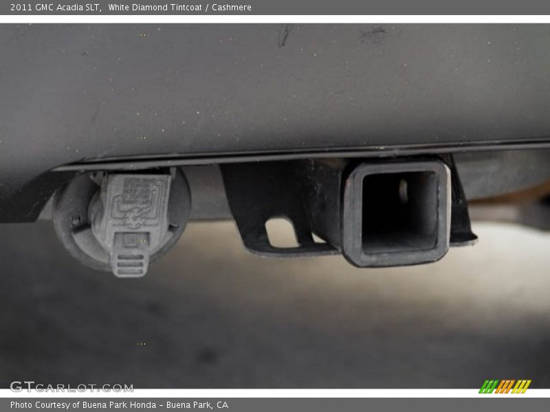 White Diamond Tintcoat / Cashmere 2011 GMC Acadia SLT