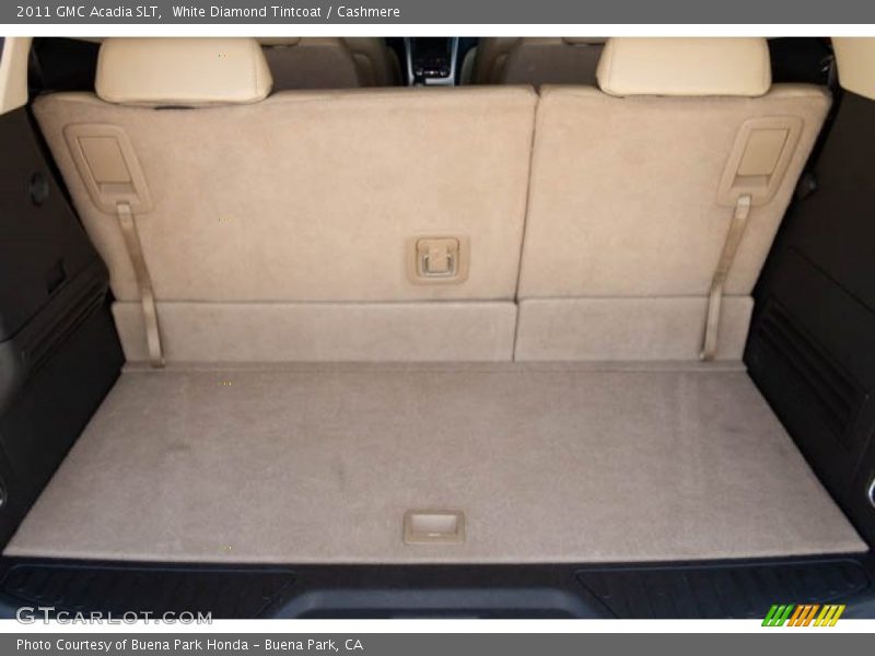 White Diamond Tintcoat / Cashmere 2011 GMC Acadia SLT