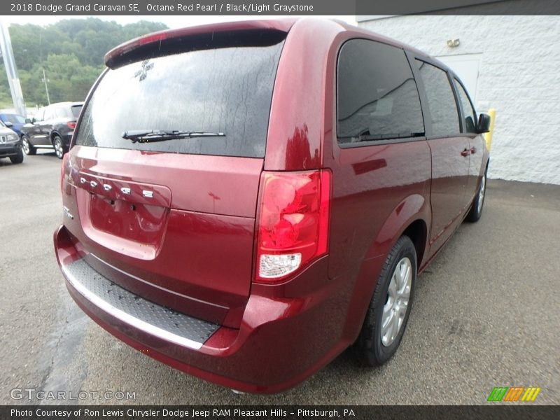 Octane Red Pearl / Black/Light Graystone 2018 Dodge Grand Caravan SE