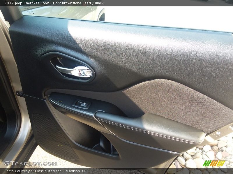 Light Brownstone Pearl / Black 2017 Jeep Cherokee Sport