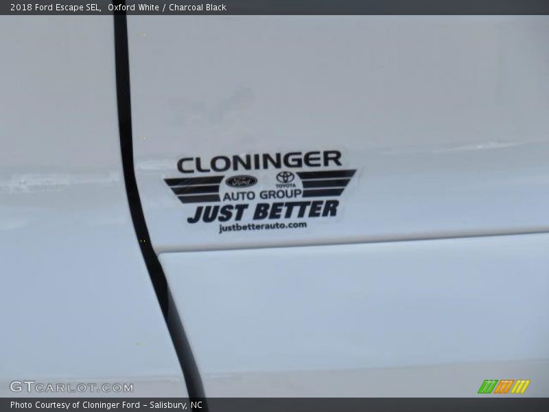 Oxford White / Charcoal Black 2018 Ford Escape SEL