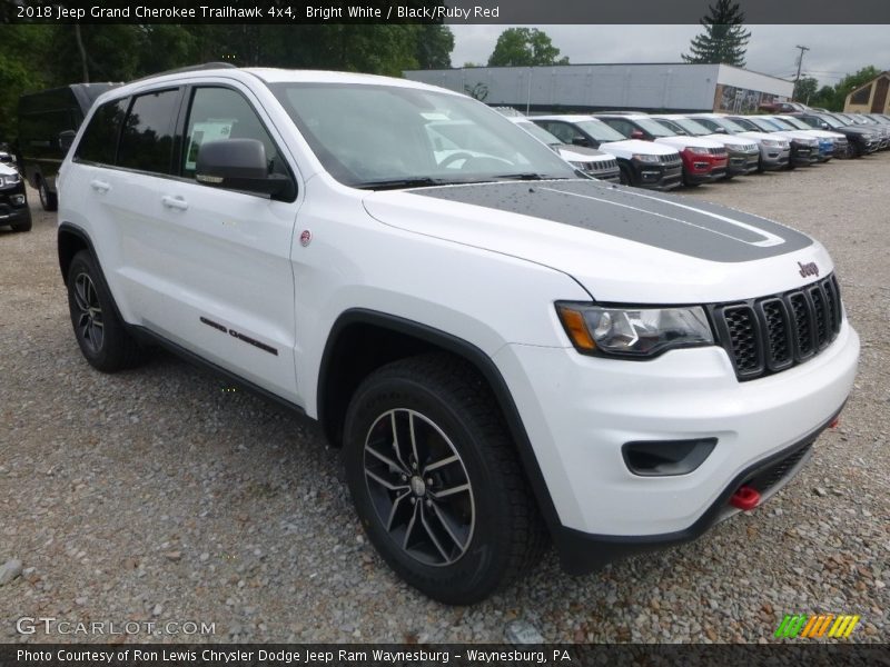 Front 3/4 View of 2018 Grand Cherokee Trailhawk 4x4