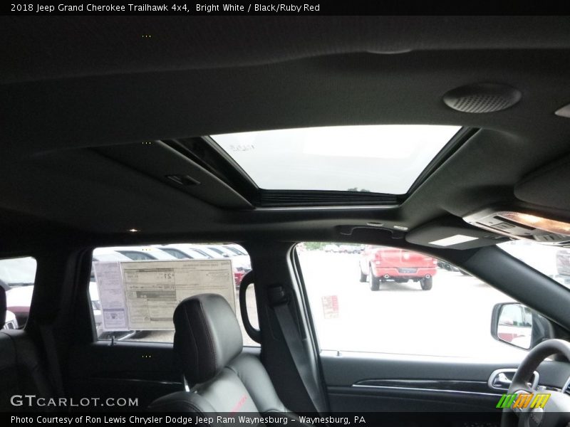 Bright White / Black/Ruby Red 2018 Jeep Grand Cherokee Trailhawk 4x4